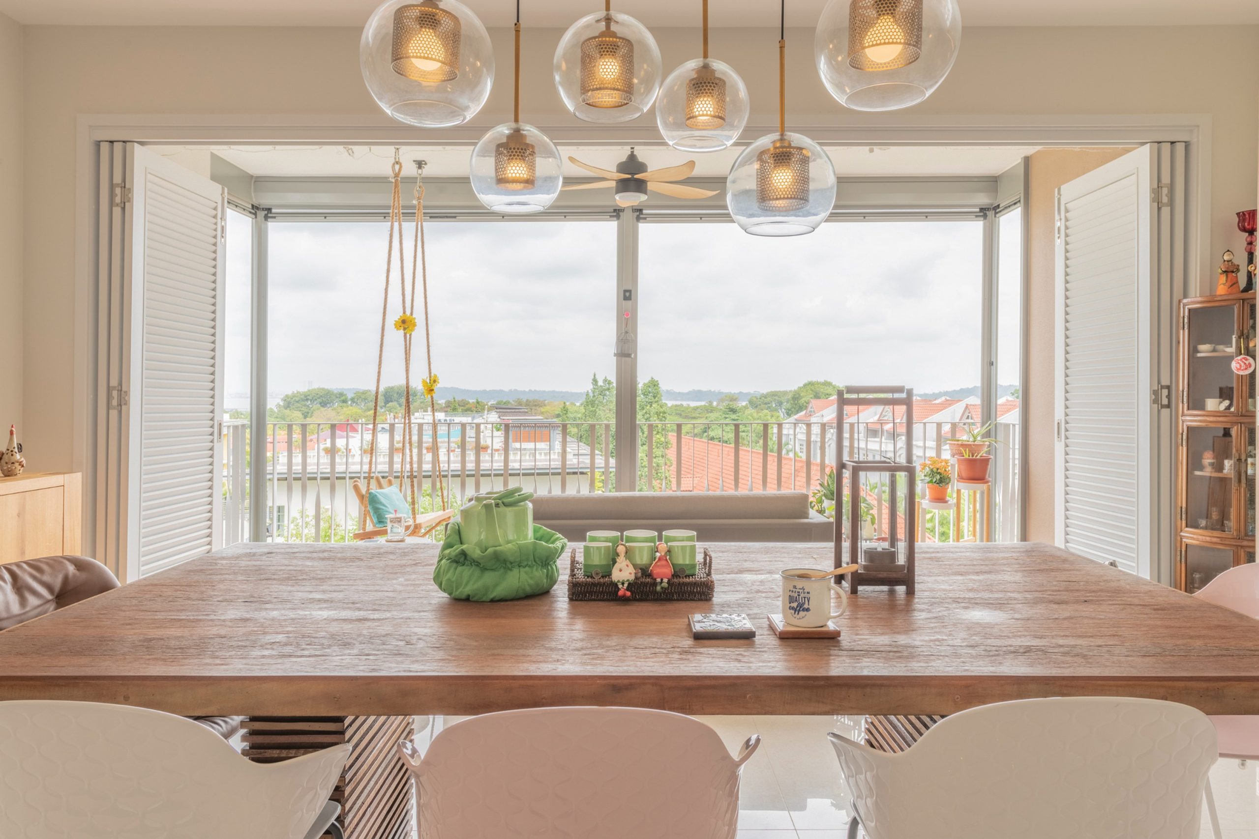 Apartment 10 – 28 Pasir Ris Link, Sea Esta, Singapore Eclectic Contemporary